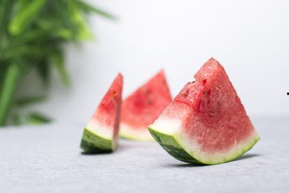 梦到自己吃坏瓜,吃坏瓜背后的寓意与启示