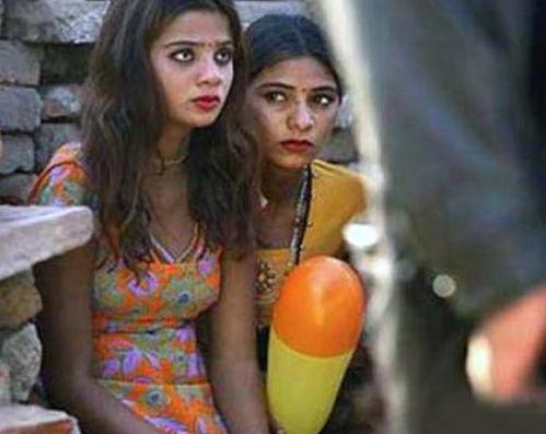 印度女孩吃瓜视频,西瓜盛宴瞬间